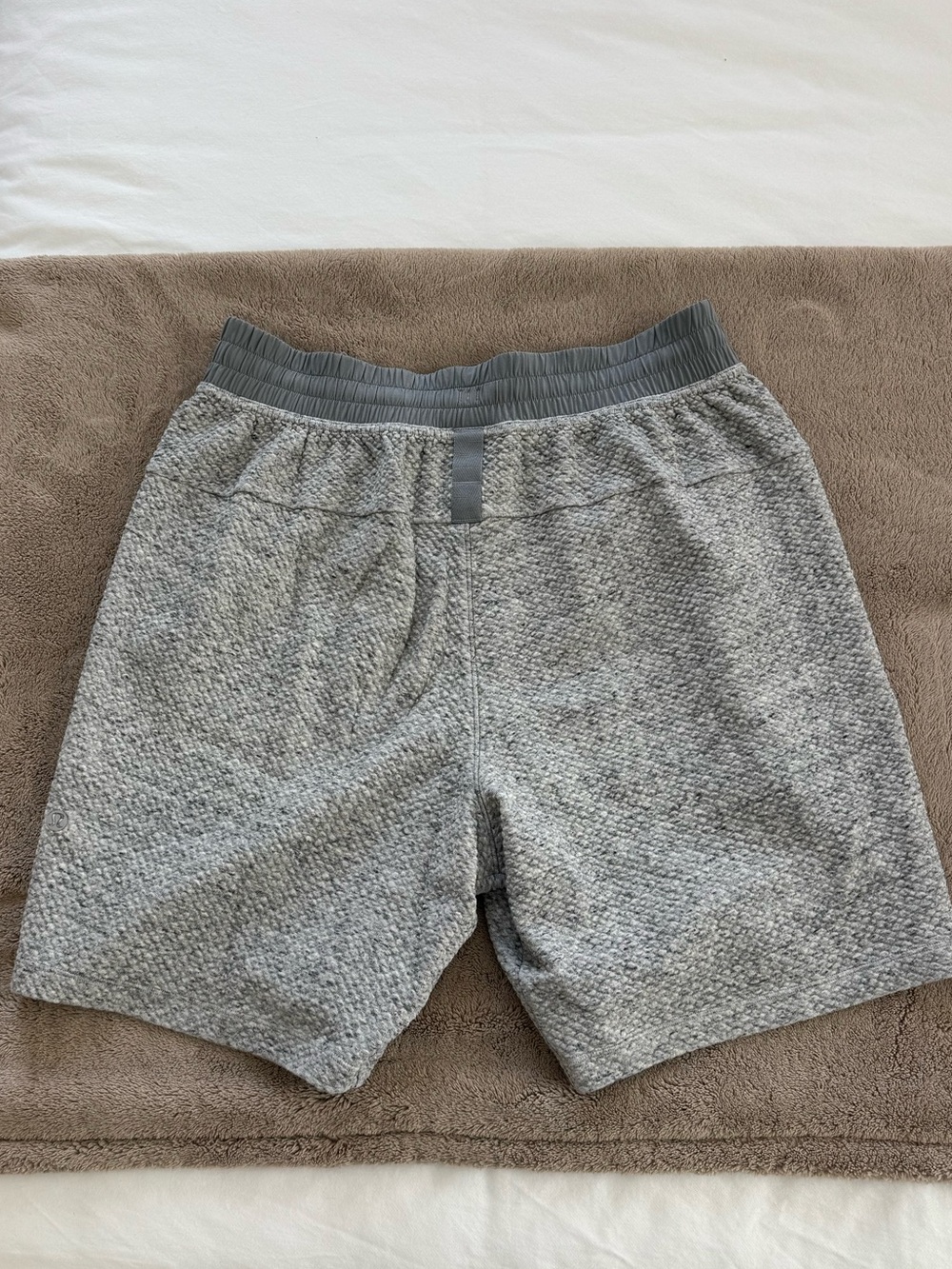 Lululemon At Ease Short 7” Heathered Melody Light Grey/Black (Size M) - Picture 3 of 5